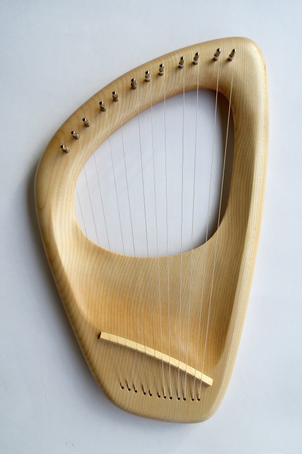 12 string pentatonic lyre harp